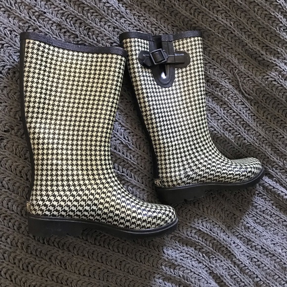 Ranger Shoes - Ranger houndstooth rubber rain boots size 7